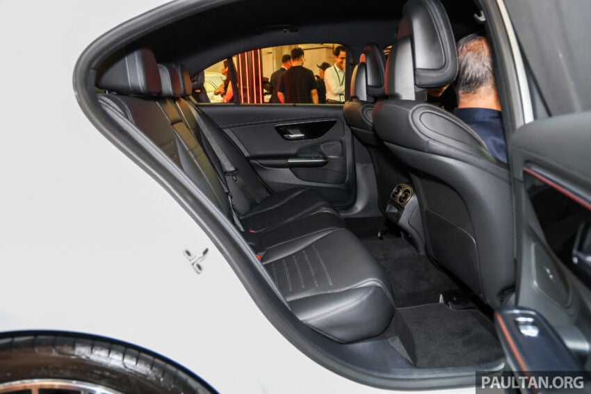 2025 Mercedes-Benz C200 AMG Line 本地上市, 标配原厂AMG运动化套件, 1.5L四缸微型油电, 官方售价29.3万 307676