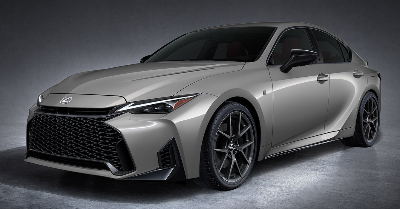 第三次中期小改款！2026 Lexus IS 首发登场！外型更张扬、内饰设计全面革新，续提供 IS 350、IS 300h 两种版本