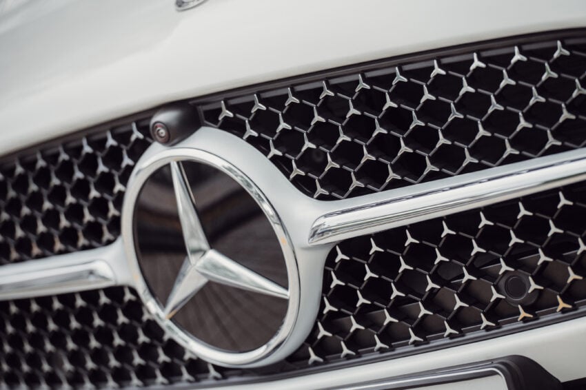 2025 Mercedes-Benz C200 AMG Line 本地上市, 标配原厂AMG运动化套件, 1.5L四缸微型油电, 官方售价29.3万 307417
