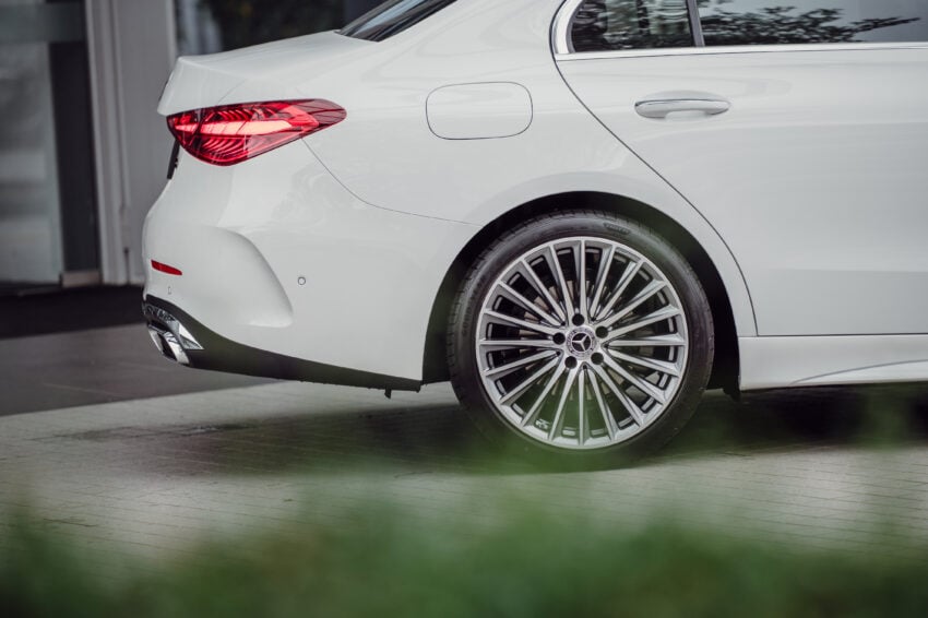 2025 Mercedes-Benz C200 AMG Line 本地上市, 标配原厂AMG运动化套件, 1.5L四缸微型油电, 官方售价29.3万 307421
