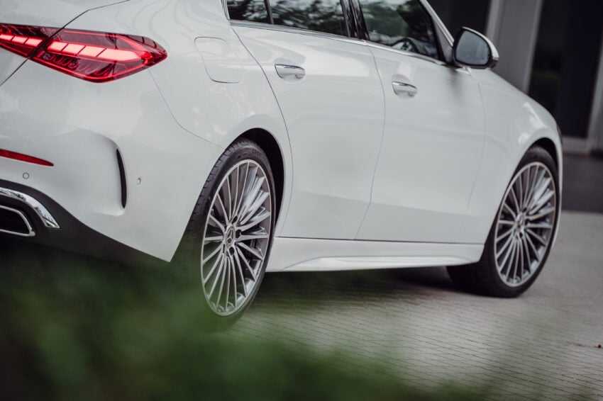 2025 Mercedes-Benz C200 AMG Line 本地上市, 标配原厂AMG运动化套件, 1.5L四缸微型油电, 官方售价29.3万 307424