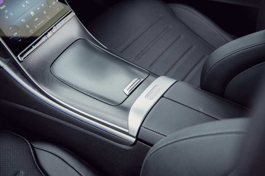 2025 Mercedes-Benz C200 AMG Line 本地上市, 标配原厂AMG运动化套件, 1.5L四缸微型油电, 官方售价29.3万 307508