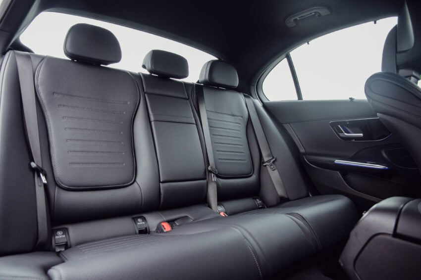 2025 Mercedes-Benz C200 AMG Line 本地上市, 标配原厂AMG运动化套件, 1.5L四缸微型油电, 官方售价29.3万 307513