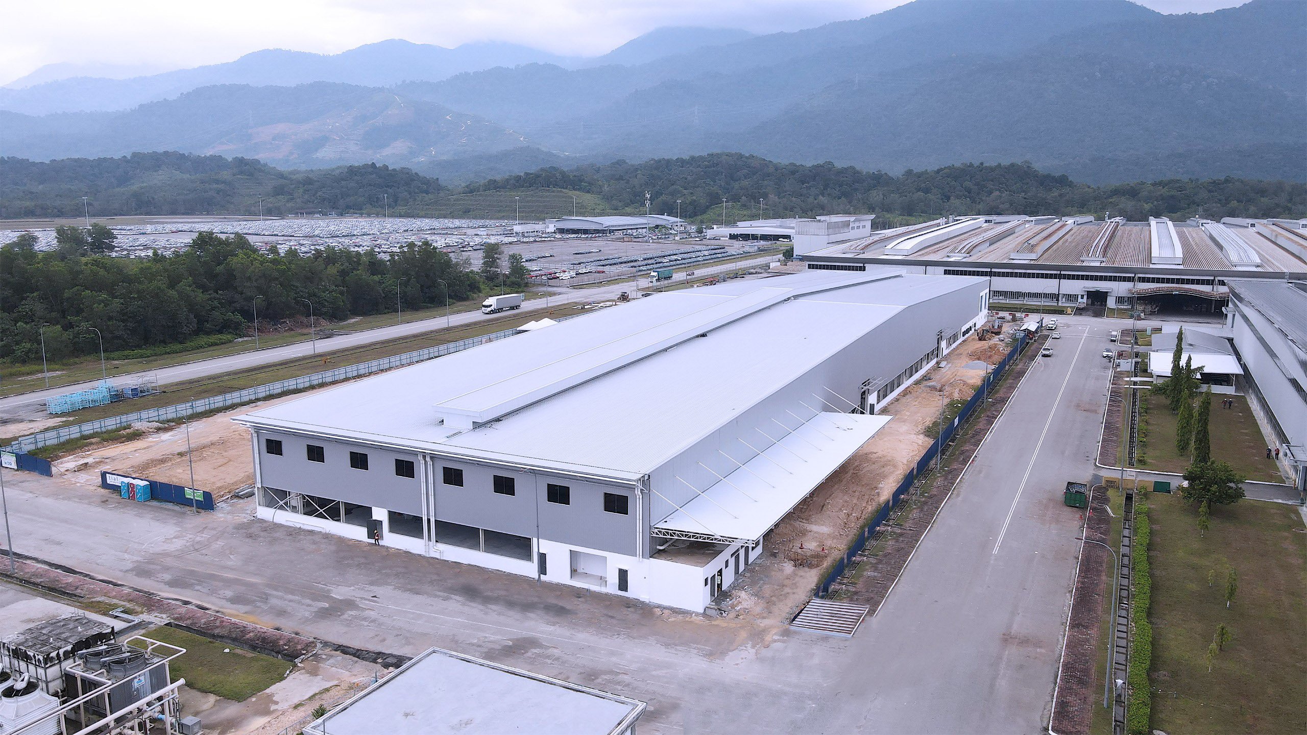 宝腾位于霹雳州 Tg Malim 的新电动车组装厂房正式启用！本地组装的 Proton eMas 7 开始生产；eMas 5  即将投产