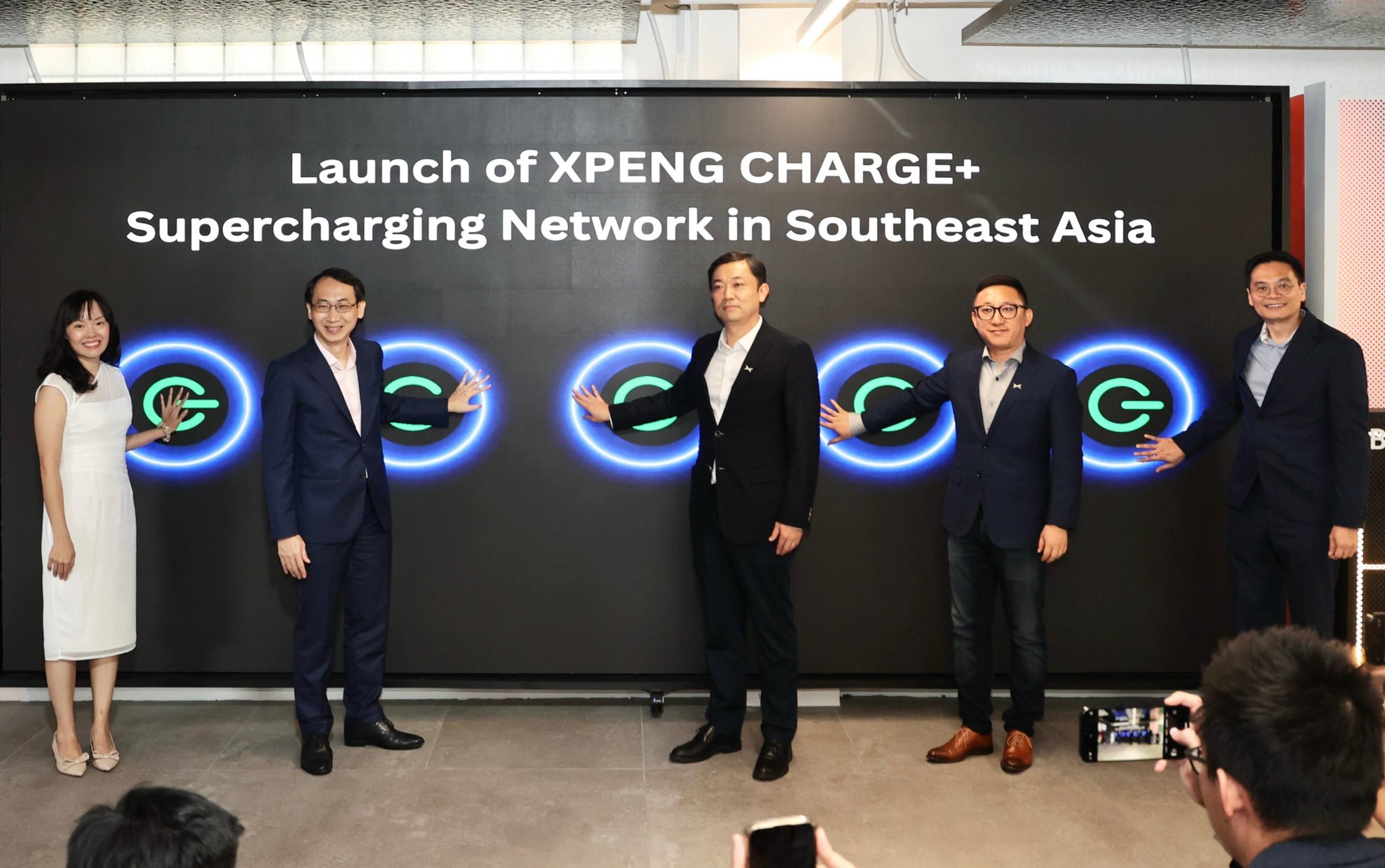 小鹏 Xpeng 与 Charge+ 联手布局东南亚超级充电站走廊，首批站点覆盖新马泰；隆市 KL Eco City 站点已正式启用