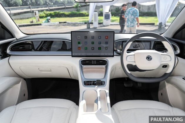 Proton eMAS 5 正式发布, 续航里程最长325公里, 21分钟从30%充电至80%, 纯电后驱五门掀背, 售价从5.7万令吉起