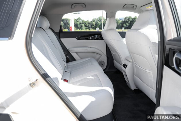 Proton eMAS 5 正式发布, 续航里程最长325公里, 21分钟从30%充电至80%, 纯电后驱五门掀背, 售价从5.7万令吉起