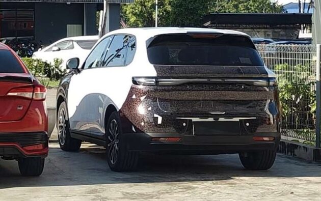 Leapmotor B10 现身我国停车场, 定位C-Segment五人座纯电SUV, 续航里程最长434公里, 或在今年底前正式发布?