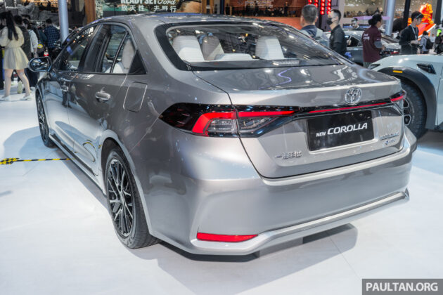 2026 Toyota Corolla 小改款亮相广州车展, 全新家族脸设计, 内装焕然一新, 改用2.0L四缸自然进气引擎+CVT变速箱