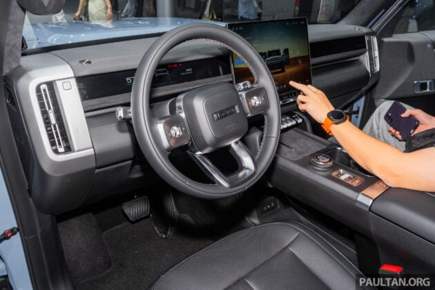 iCaur V27 亮相广州车展, 搭载1.5L涡轮引擎的增程型油电混动SUV, 可纯电行驶200公里, 油电综合里程号称1,200公里