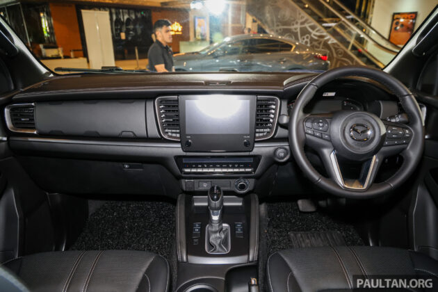 2025 Mazda BT-50 小改款于本地正式发布, 仅有一个版本, 搭载3.0L四缸柴油涡轮引擎+6AT变速箱, 官方售价14万令吉