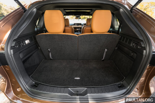 2025 Mazda CX-80 完整新车实拍图集, 搭载2.5L PHEV油电混动系统+8AT, 综合油耗1.6L/100km, 售价29.7万令吉