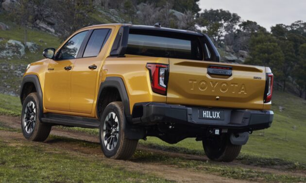 2026 Toyota Hilux 第九代改款泰国首发, 同时有柴油, 微型油电和纯电动版, 纯电版续航240公里, 当地售价9.9万令吉起
