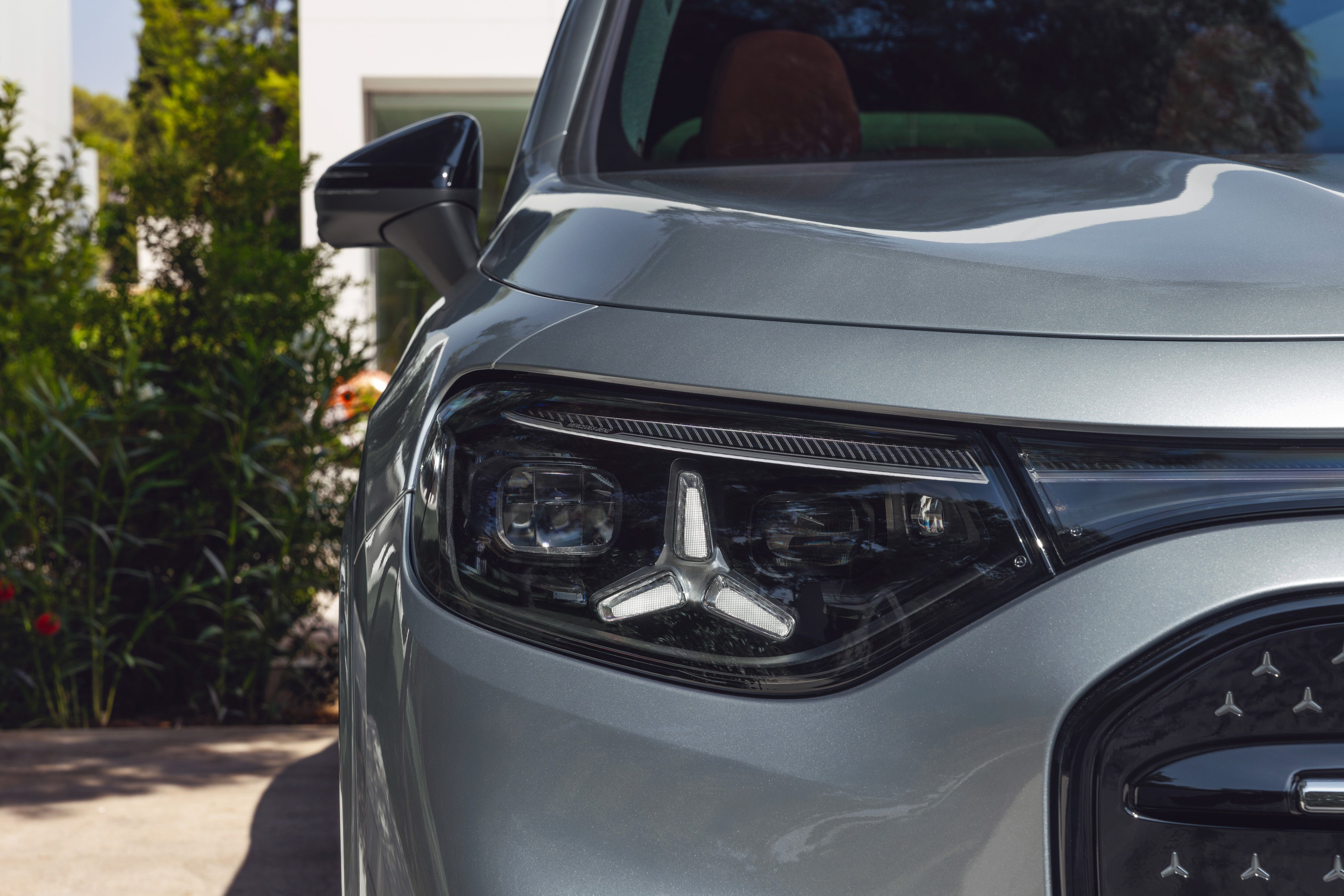 全新二代 Mercedes-Benz GLB 亮相！入门7座纯电SUV，最大续航达631公里、支持320 kW快充；混动版后续加入