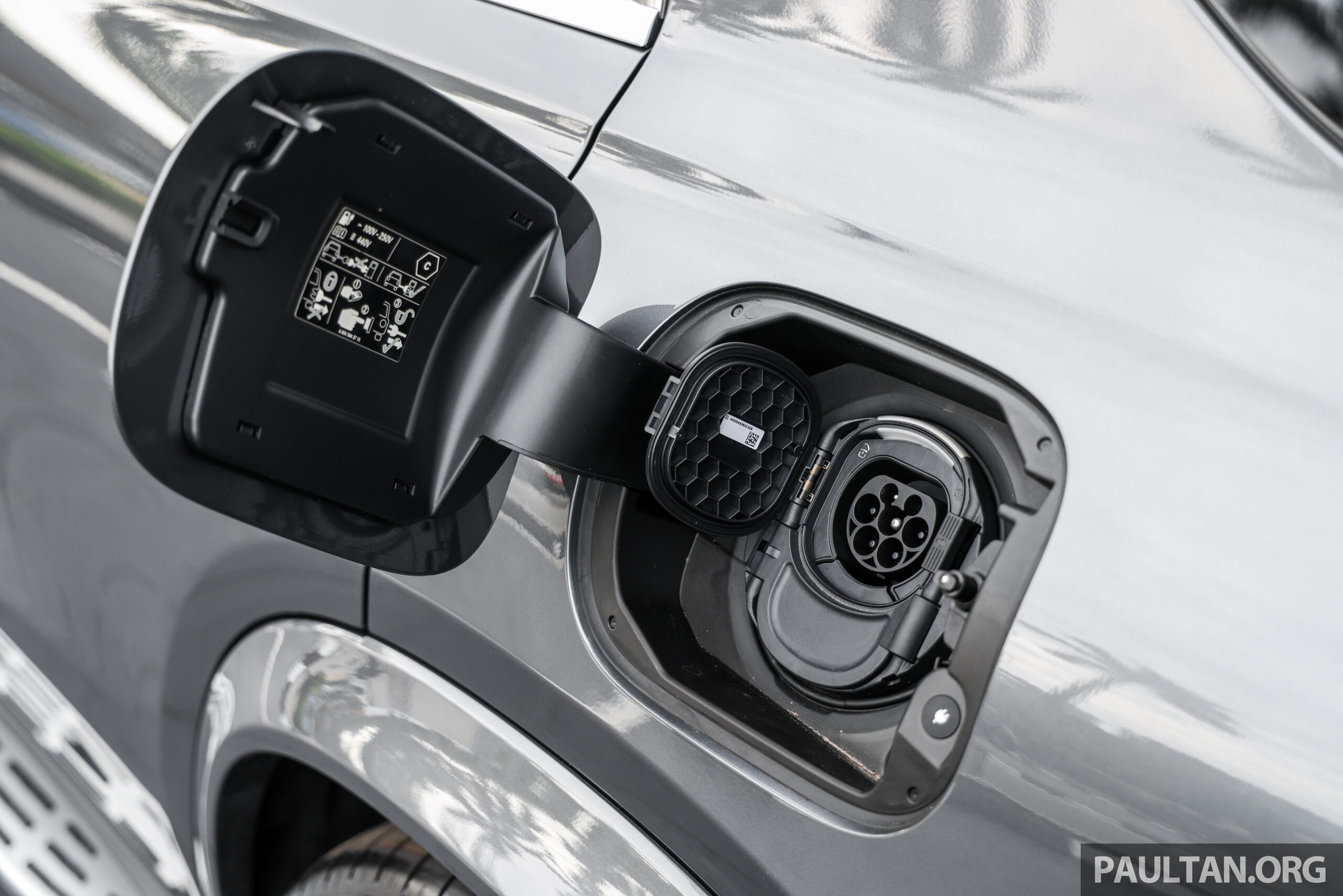 Mercedes-Benz Malaysia 深化 PHEV 布局，作为 ICE 迈向 EV 的关键过渡，强调为用户提供 “Luxury of Choice”