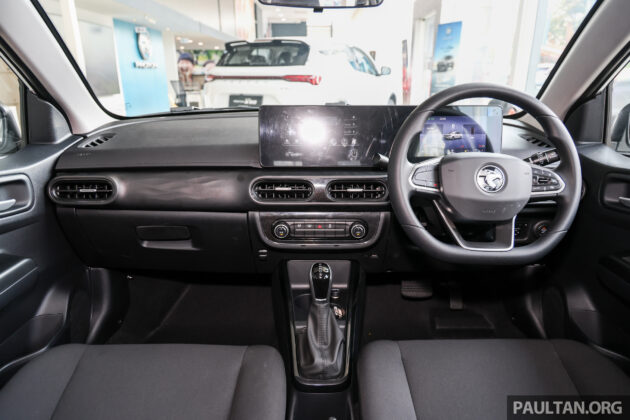 2026 Proton Saga Standard 完整实拍+配备解析, 没日行灯, 没Keyless门把, 没屏幕主机, 售价3.9万全车系最便宜