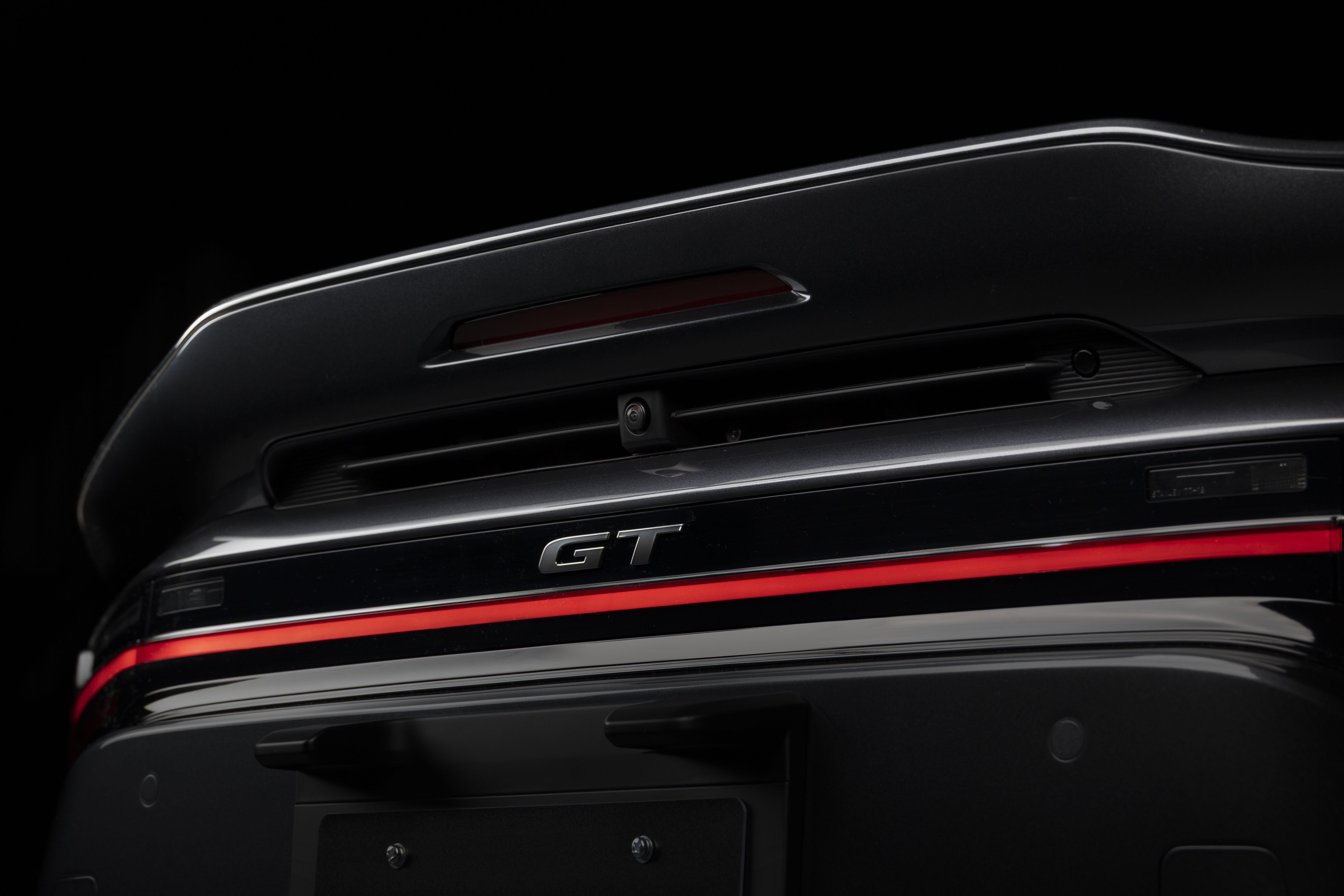 GR GT 首发登场!搭载4.0L V8混动系统,最大输出650 PS,极速达320 km/h;2027年与 GR GT3 赛车同步量产