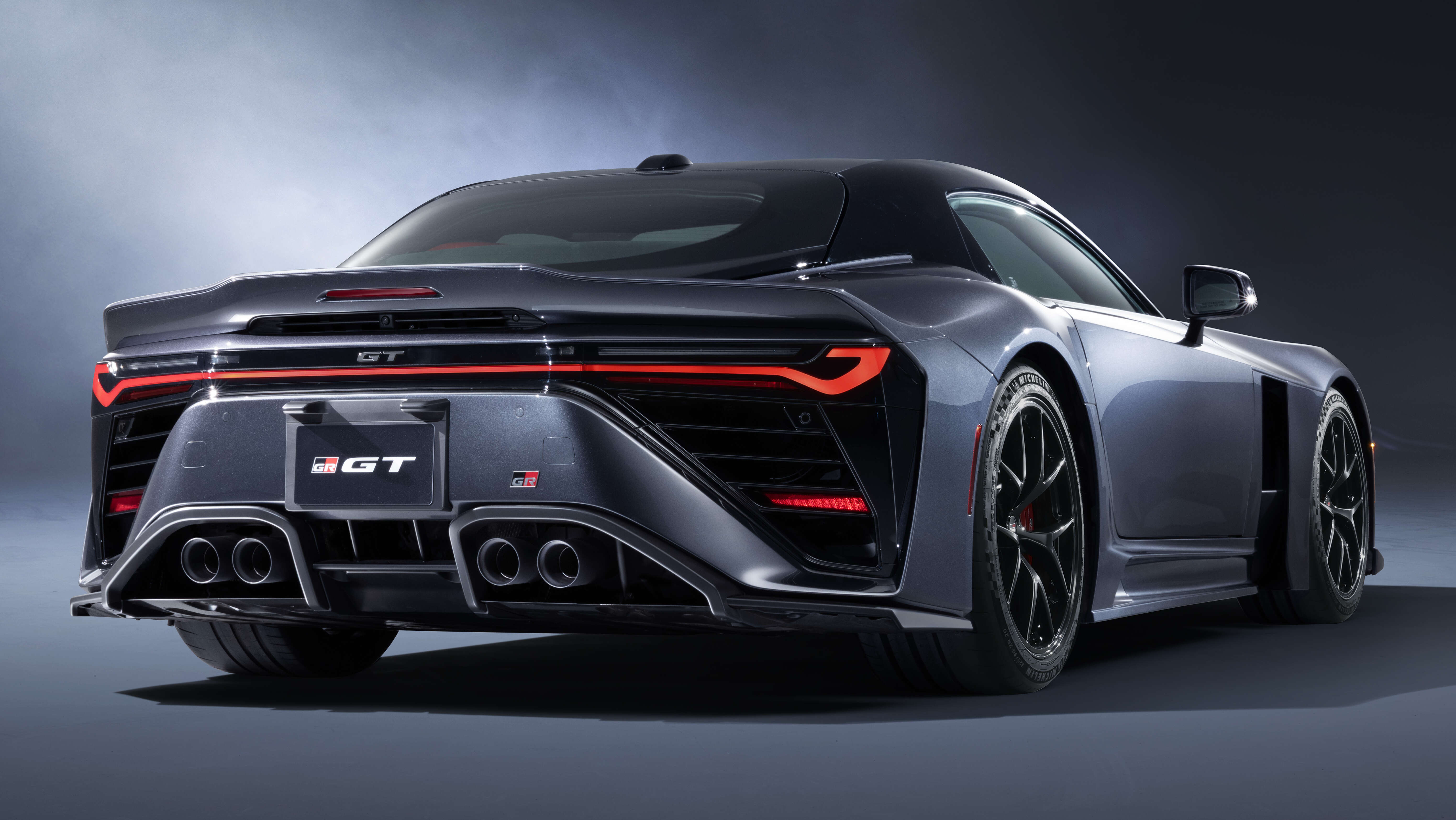 GR GT 首发登场!搭载4.0L V8混动系统,最大输出650 PS,极速达320 km/h;2027年与 GR GT3 赛车同步量产