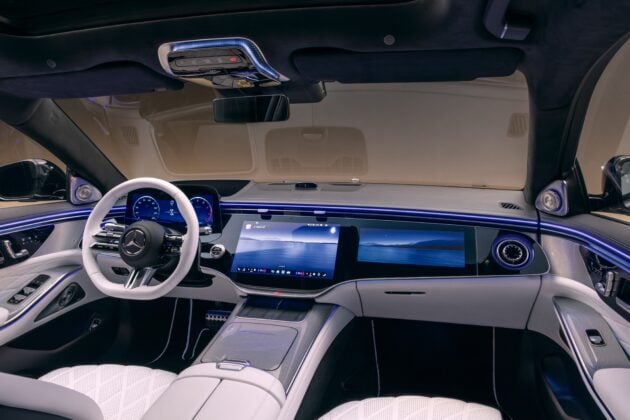 2026 Mercedes-Benz S-Class 小改款全球首发, 外观与内装有肉眼可见的改变, 科技感更上一层楼, 三屏幕中控台