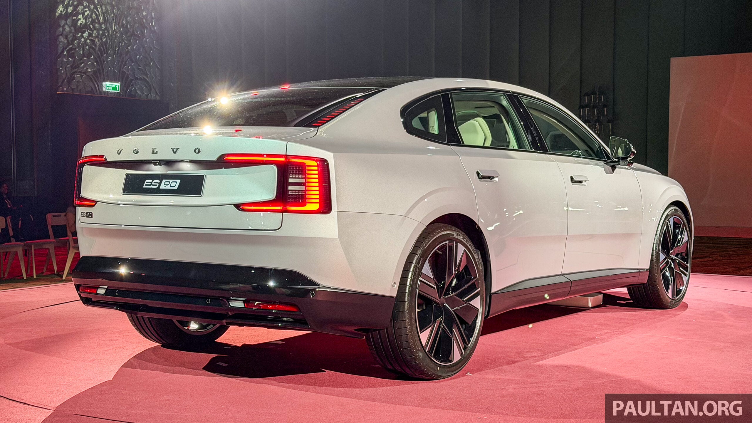 豪华纯电房车，2026 Volvo ES90 本地开放意向注册！单马达输出达333 PS，WLTP 续航里程651公里，本地组装市售