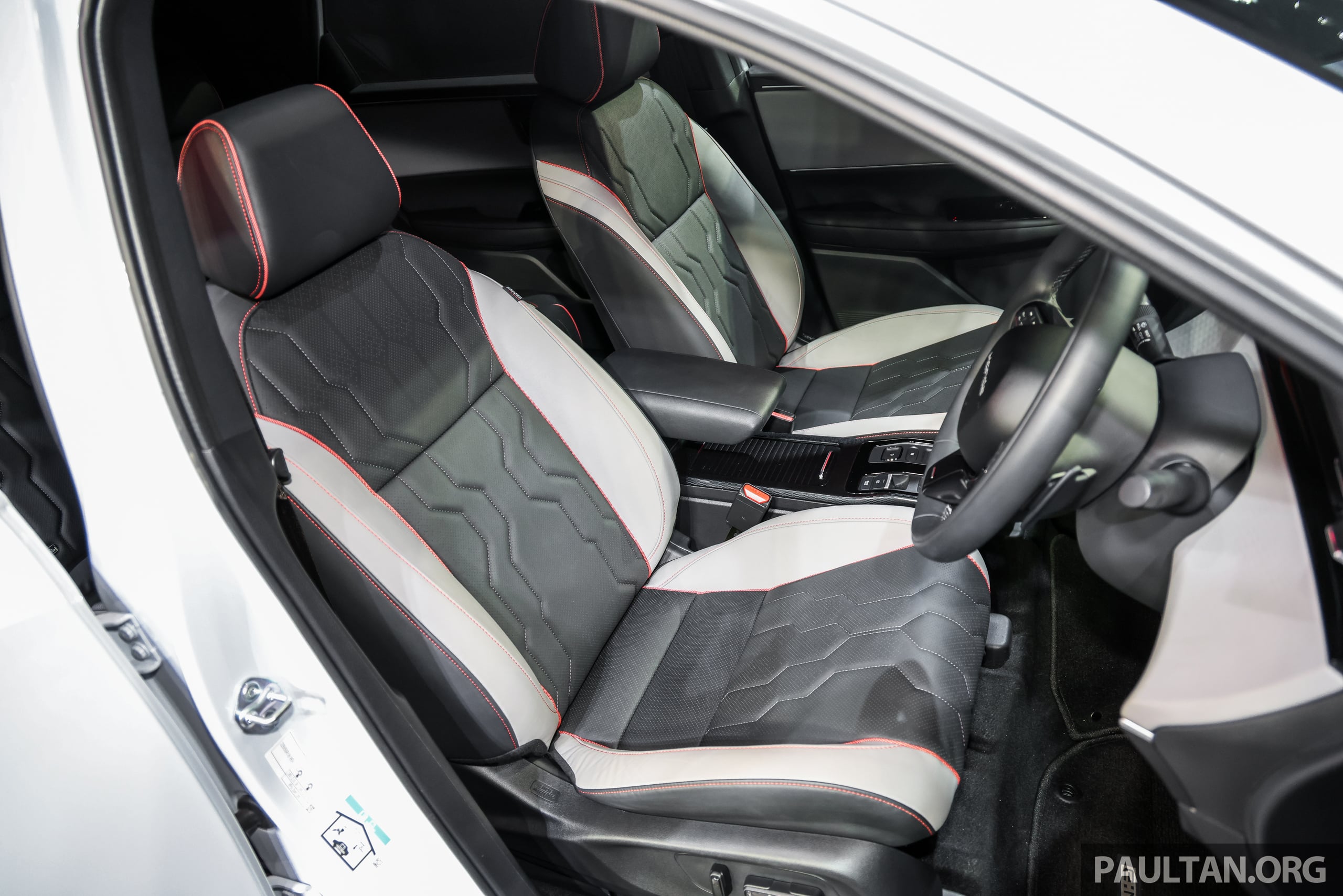 Honda e:N2 曼谷车展实拍!纯电动溜背SUV,最大输出204 PS/310 Nm、530公里NEDC续航,兑马币售 RM171k