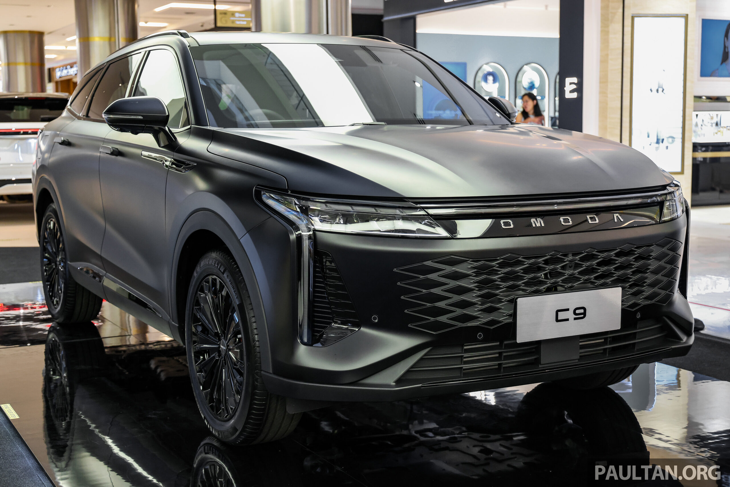 特仕版 Omoda C9 Matte Black Limited Edition 现身商场路演活动!限量发售、已开始交付新车,售价RM191,800