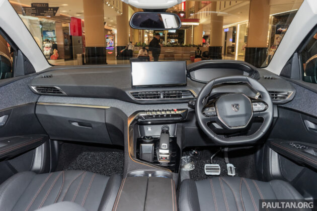 2026 Peugeot 3008 改用新厂徽, 配备基本保持不变, 依旧没有AEB, 原厂折扣高达3.14万令吉, 入手价RM138,000