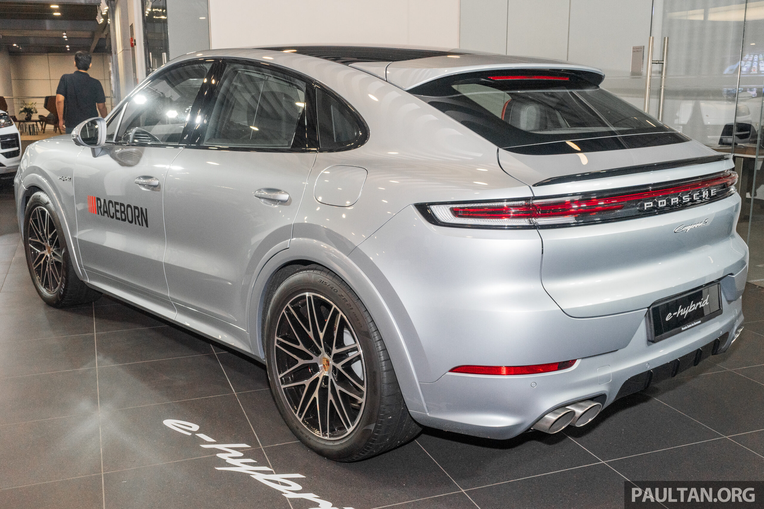 2026 Porsche Cayenne、Cayenne S E-Hybrid Coupé 小升级款本地亮相!换装21寸新样式轮毂、外型小幅调整