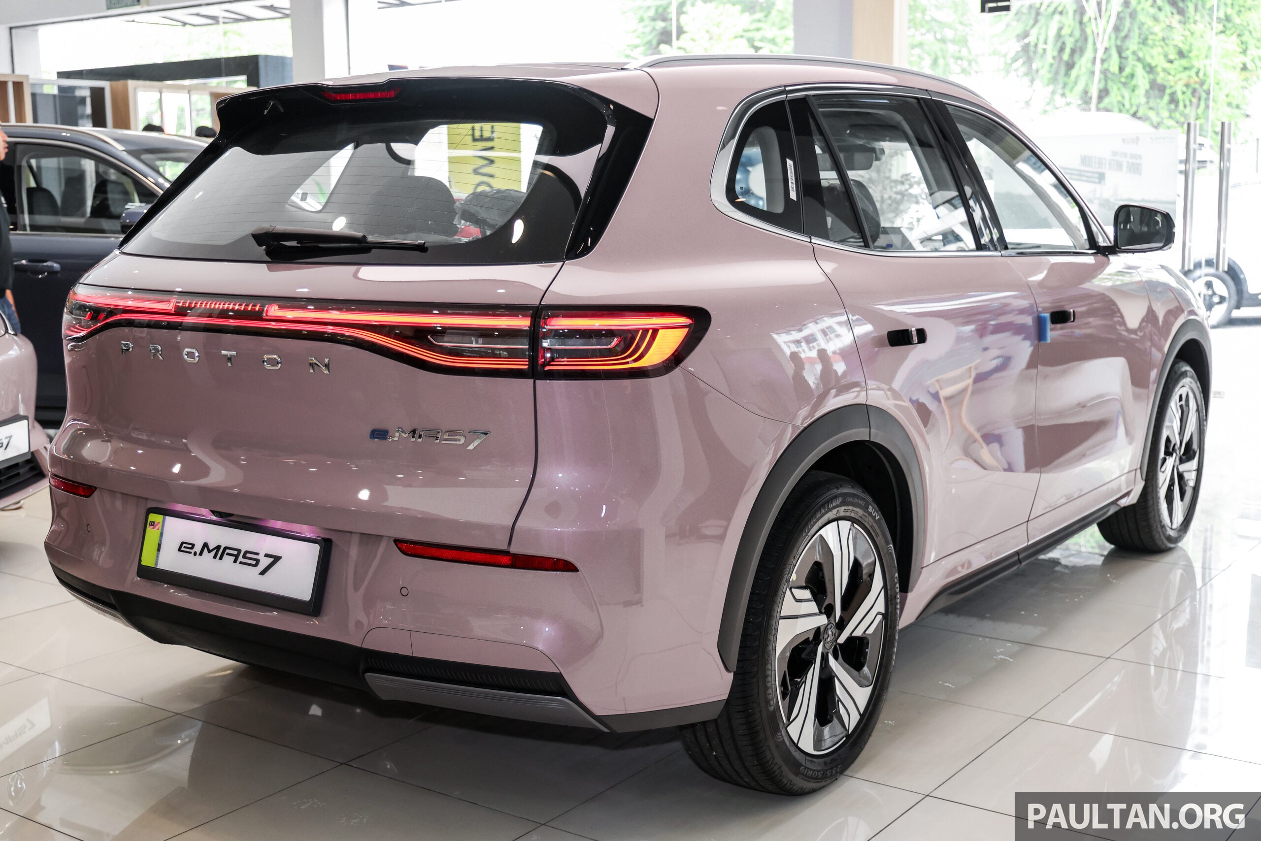 图集：2026 Proton eMas 7 EV CKD 进驻展销厅！提供 Prime、Premium 两个版本，配备小升级，售RM99,800起