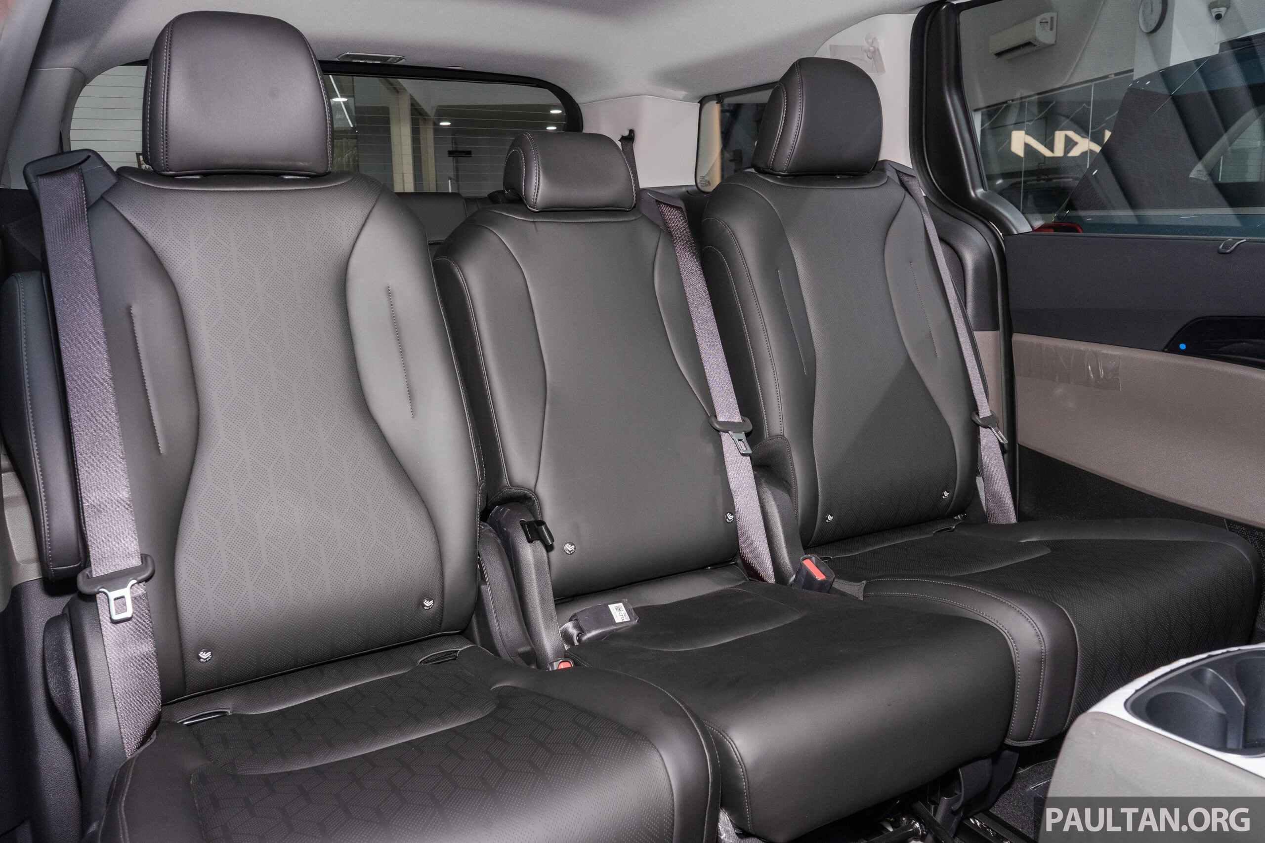 图集:2026 Kia Carnival 小改款八座版实拍!售RM239k