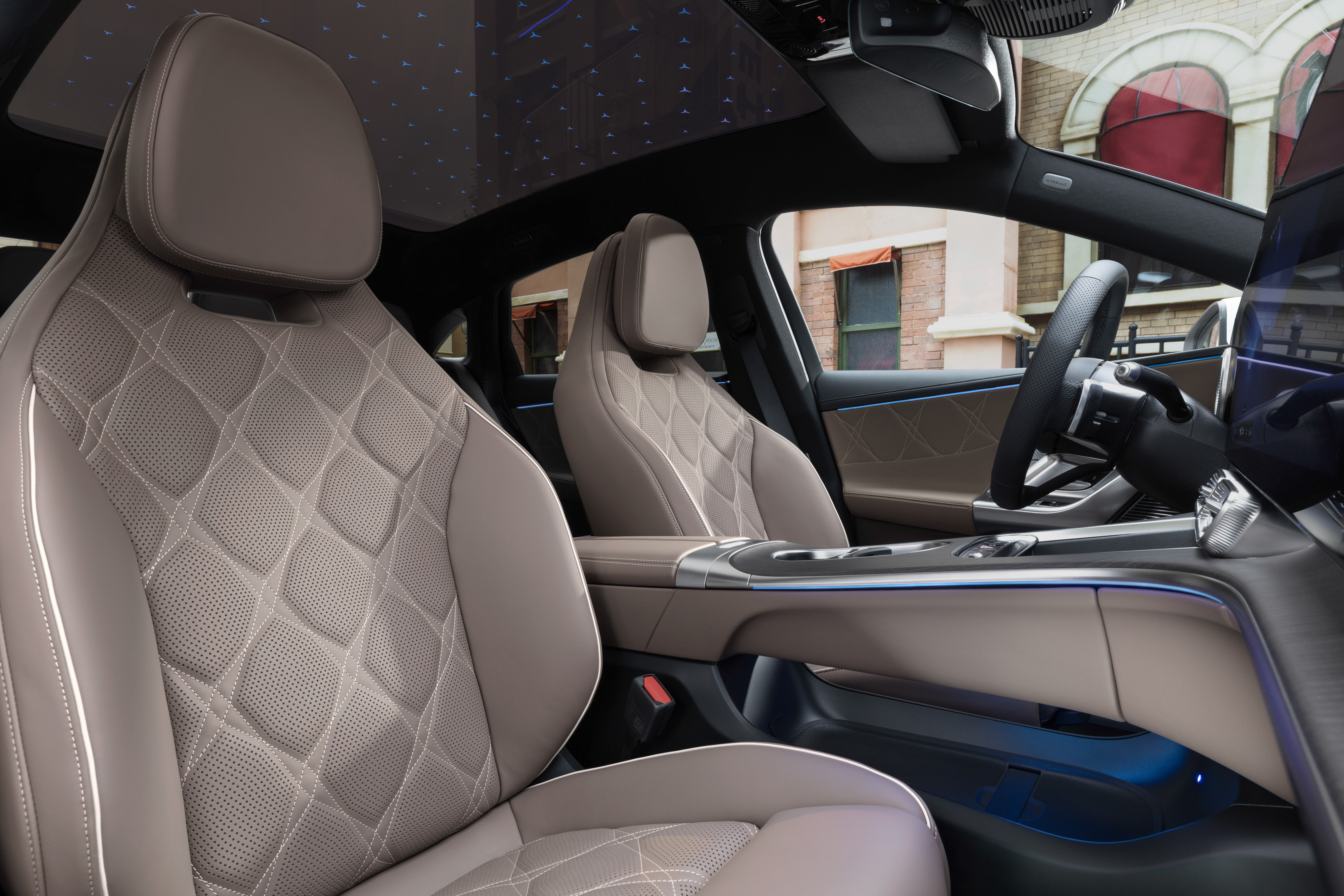 全新 2026 Mercedes-Benz C-Class 纯电动版全球首发!39.1寸 MBUX Hyperscreen、WLTP 续航里程达762公里