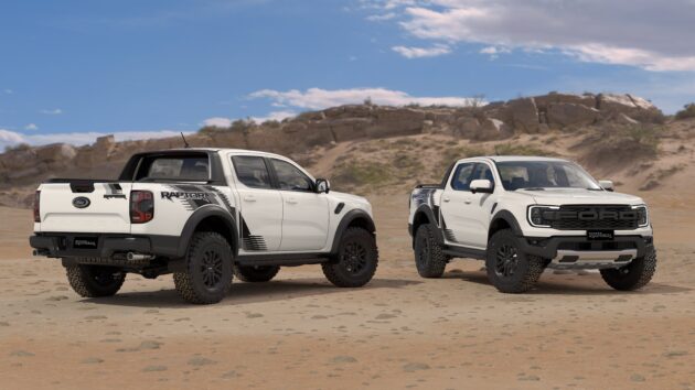 搭载汽油引擎的 Ford Ranger Raptor 3.0L V6 高性能皮卡, 让您可享有一年的免费燃油*, 或现金回扣高达RM17,000