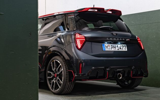 MINI John Cooper Works GP Inspired Edition 本地发售, 搭载 JCW GP 外观套件, 2.0L四缸涡轮引擎, 售价33.4万起