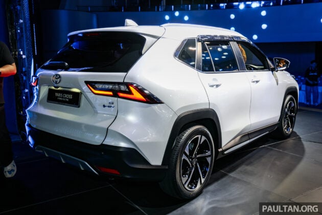 2026 Toyota Yaris Cross 本地发布, 1.5S汽油版和1.5S HEV混动版, 售价从9.99万令吉起, Perodua Traz 孪生车款