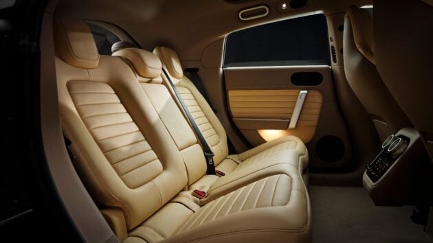 Ferrari Luce 全球首发, 品牌首款纯电动+正五人座车款, 2.5秒破百, 极速310km/h, 续航里程530公里, 350kW DC快充
