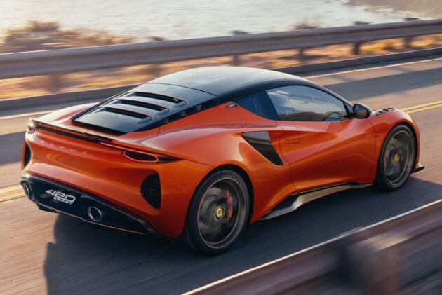 Lotus Emira 420 Sport 全球首发, 最后一款搭载AMG引擎且没有油电系统辅助的莲花跑车, 性能更强且车身重量更轻