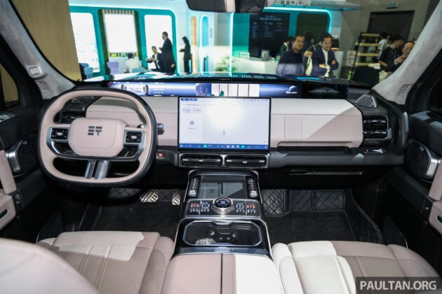 Jetour G700 亮相2026吉隆坡车展, 采非承载式车身结构, 越野能力更强, 2.0T PHEV混动系统, Tank 500 对手要来了!
