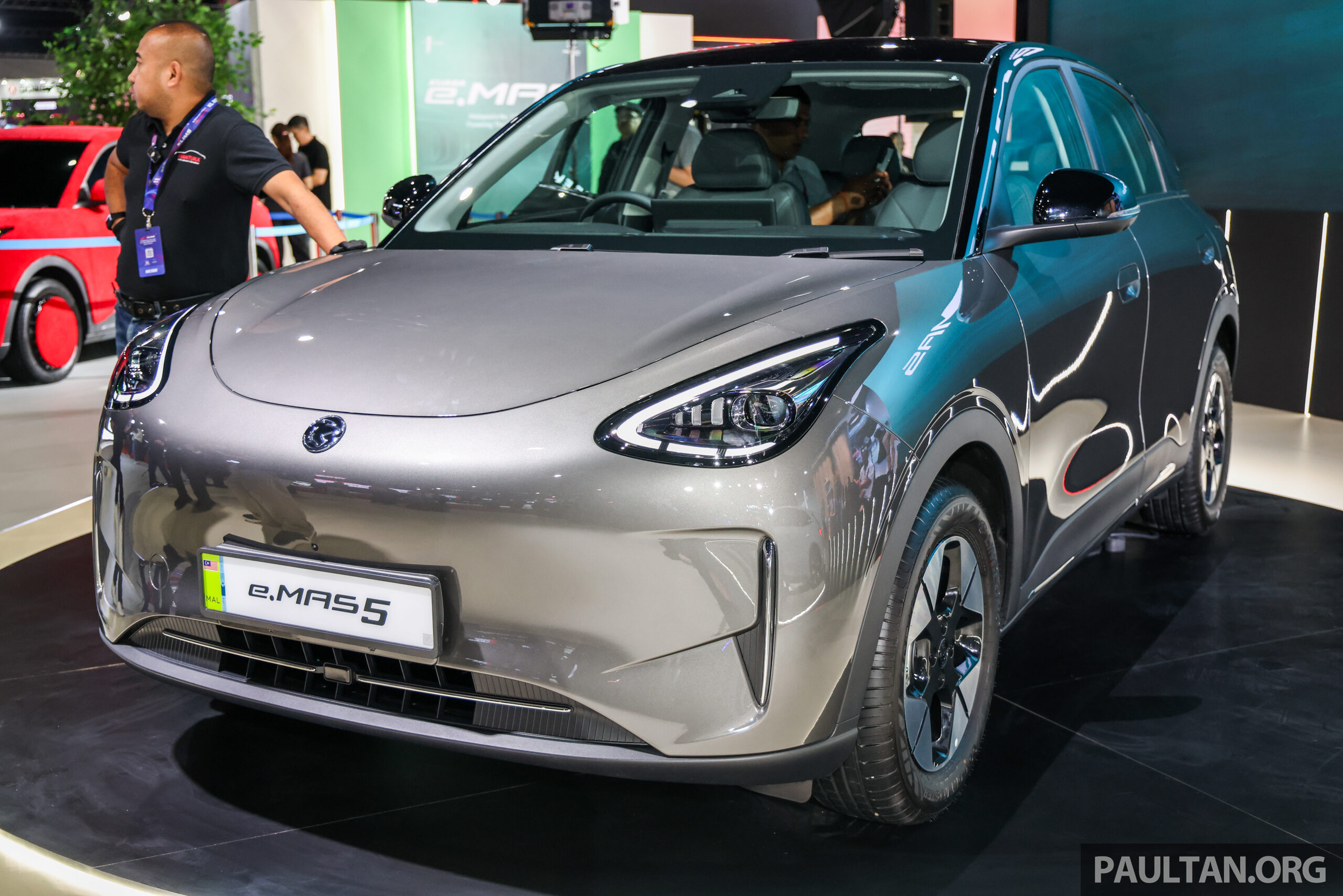 Proton eMas 5 CKD 吉隆坡车展首次亮相!新增行李厢遮物帘,定价不变,两个版本各别售RM56,800和RM69,800
