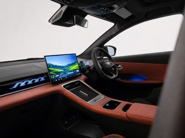 吉利 Geely Coolray 即将登陆印尼市场, 采用我国小改款 Proton X50 的内装搭配该款前的外观设计, 本月29日发布