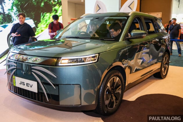 Jaecoo J5 EV 本地宠物展公开亮相, 7.7秒破百, 极速可达175km/h, 续航里程402公里, 宠物友善认证, 近期内发布