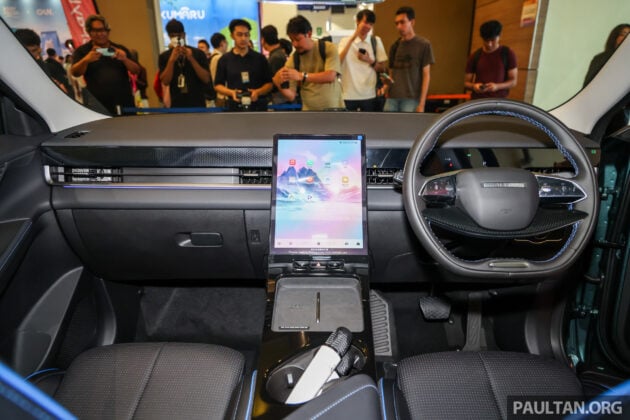 Jaecoo J5 EV 本地宠物展公开亮相, 7.7秒破百, 极速可达175km/h, 续航里程402公里, 宠物友善认证, 近期内发布