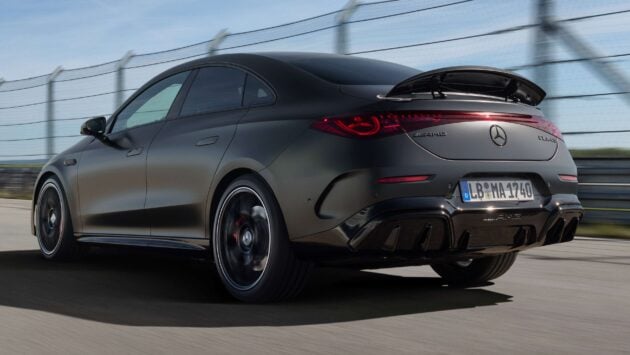 2027 Mercedes-AMG CLA45 全球首发, 拿掉传统内燃式引擎, 如今变成纯电动跑房, 3秒破百, 充电10分钟行驶270公里