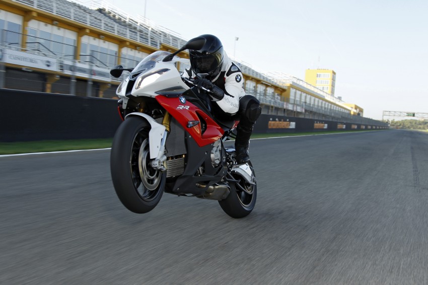 2011 BMW S1000RR updated with new features 74457