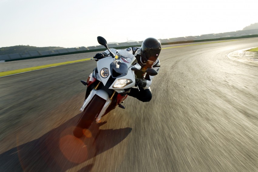 2011 BMW S1000RR updated with new features 74463