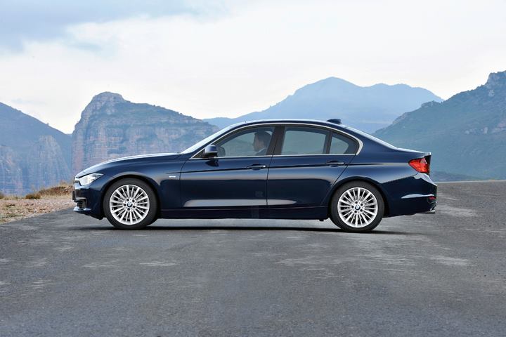 BMW F30 3 Series unveiled: four engines at launch, three equipment lines, market debut in Feb 2012 Image #72794