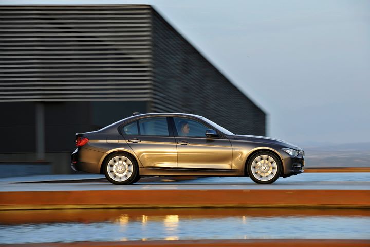 BMW F30 3 Series unveiled: four engines at launch, three equipment lines, market debut in Feb 2012 Image #72799