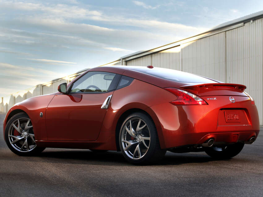 Nissan 370Z facelift surfaces in Paris, gets LED DRLs 134330