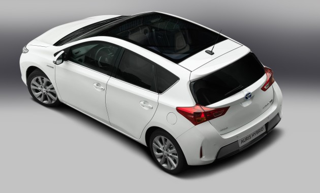 2013 Toyota Auris C-segment hatchback unveiled!