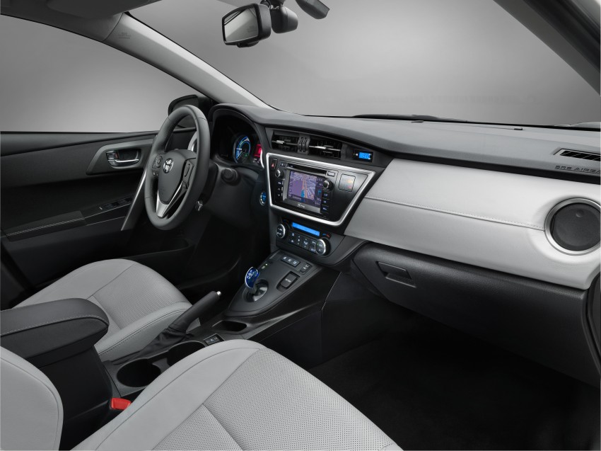 2013 Toyota Auris C-segment hatchback unveiled! 126160