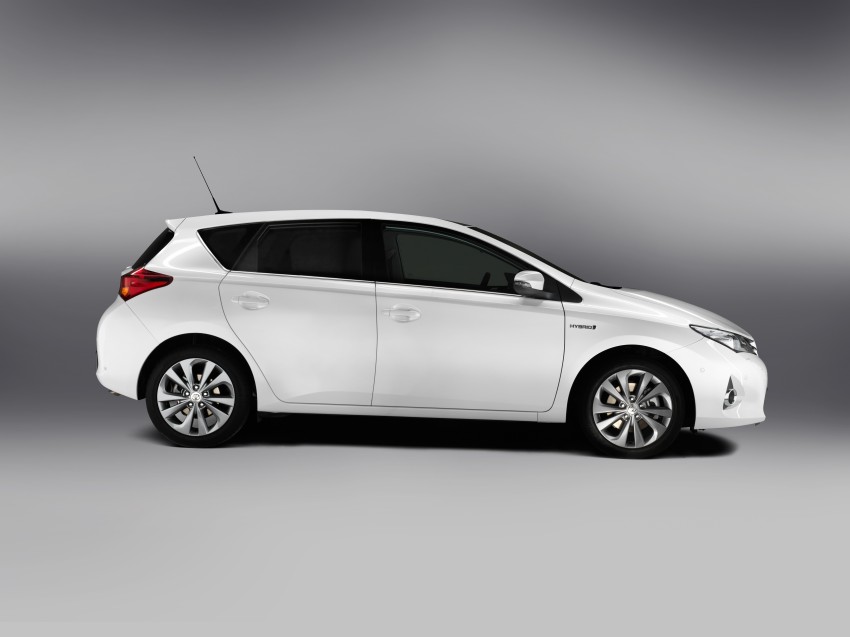 2013 Toyota Auris C-segment hatchback unveiled! 126146
